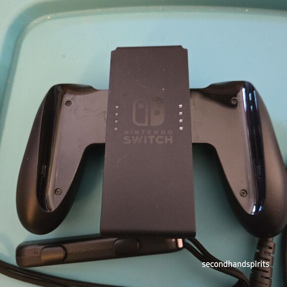 Lot Nintendo Switch OEM Comfort Grip, 2 Straps for Joy Con and HDMI Cable Black - Picture 2 of 4